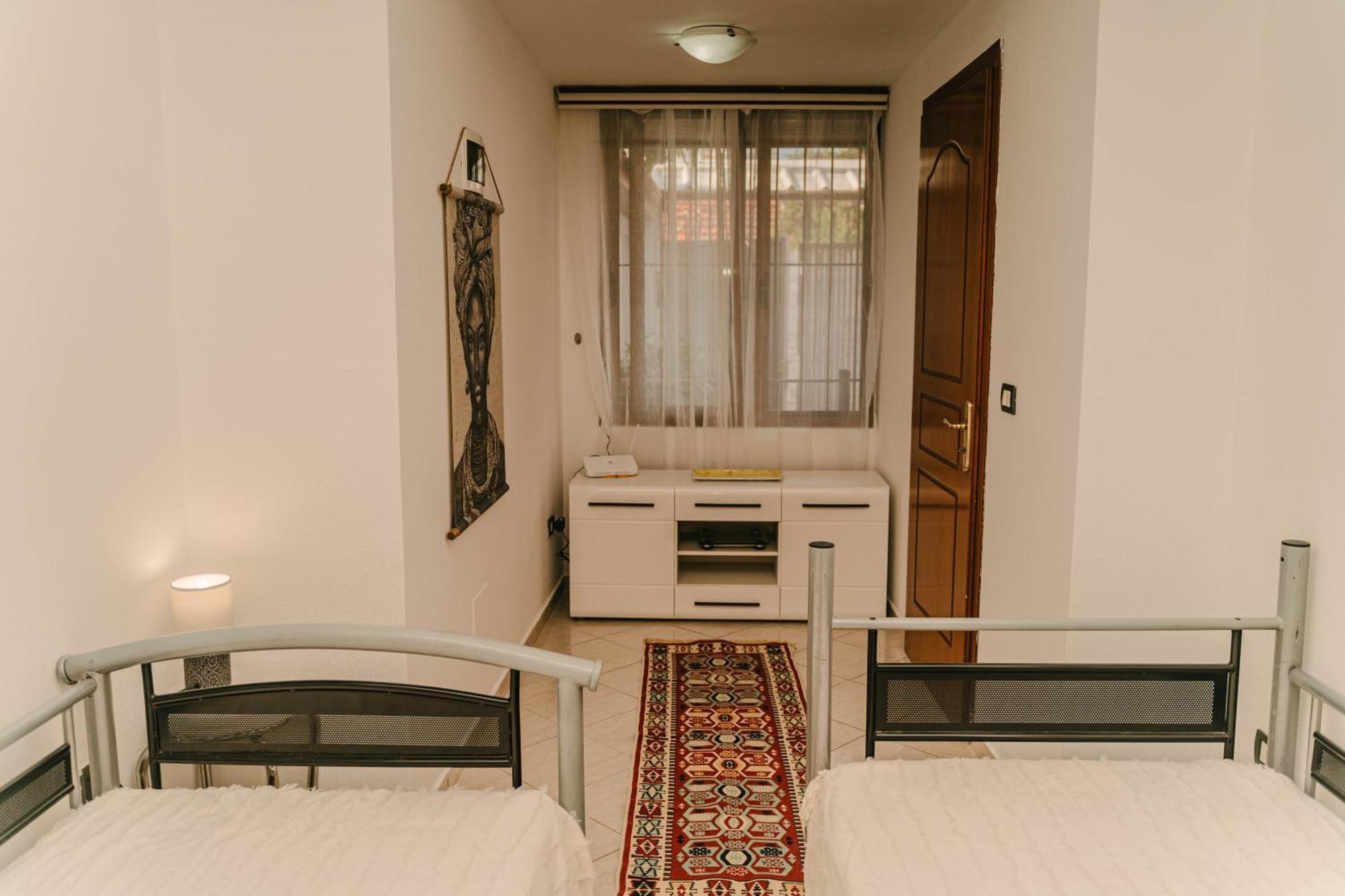 Peaceful Villa In New Bazaar ティラナ エクステリア 写真